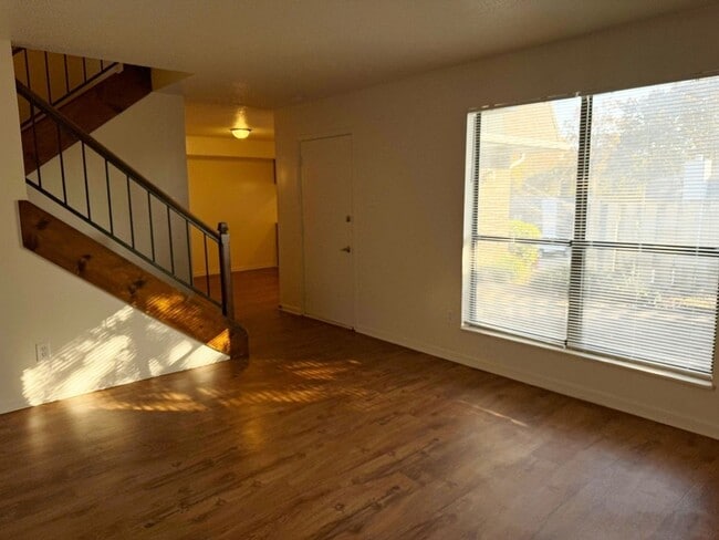 Building Photo - 505 Cross Creek Rd