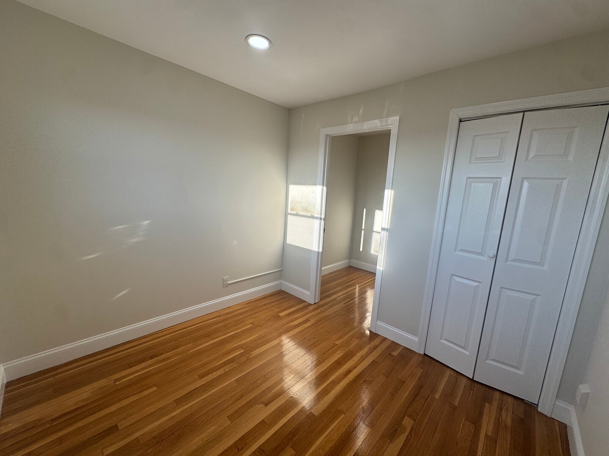 Building Photo - 646 Fairview Ave