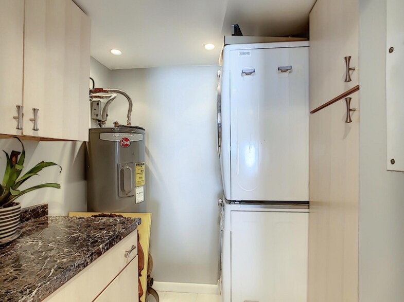 Building Photo - 175 Jimmy Buffett Mem Hwy