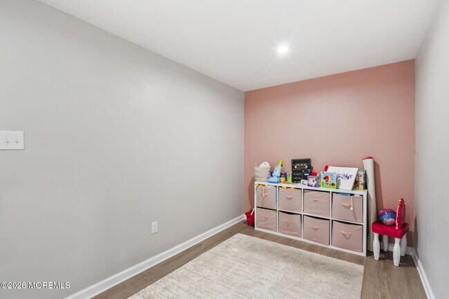 Building Photo - 205 Cyprus Ct