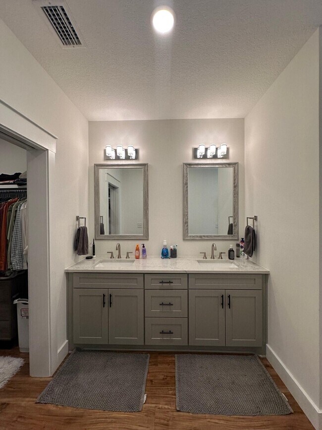 Building Photo - 4819 Whitewood Rd