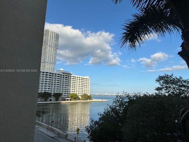 Building Photo - 2000 N Bayshore Dr