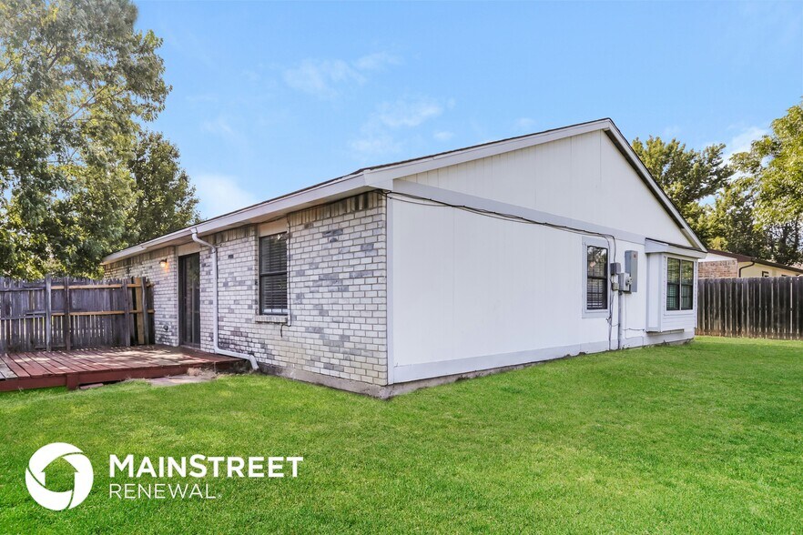 Building Photo - 7300 Wayfarer Trail