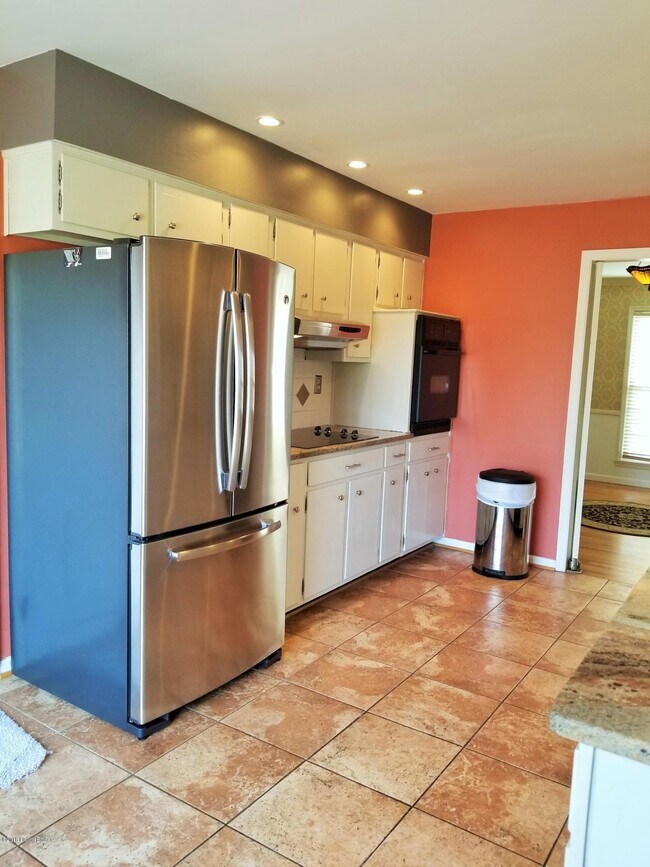 Building Photo - 8203 Camberley Dr