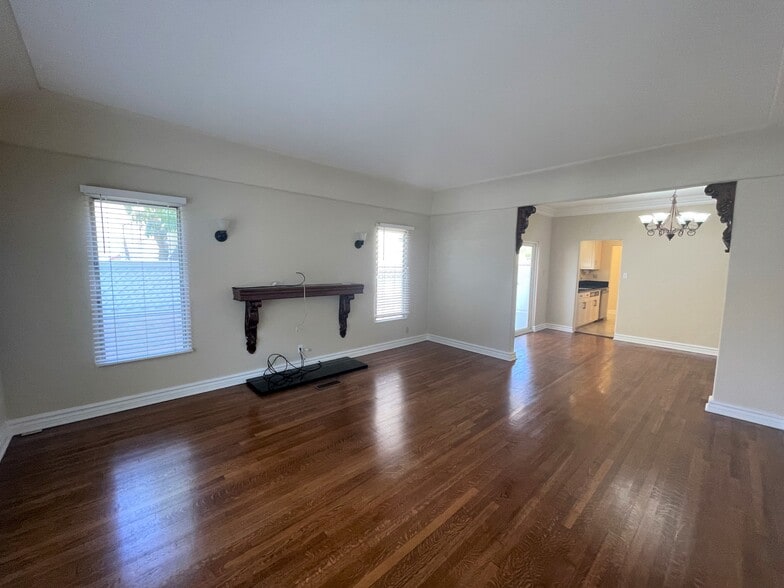 Building Photo - 152 N Arnaz Dr