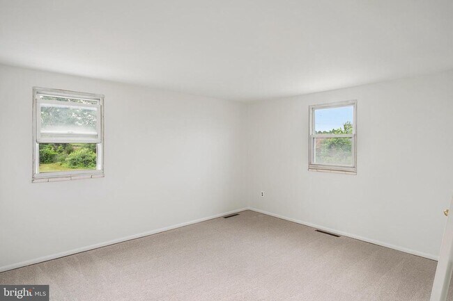 Building Photo - 926 Regina Dr