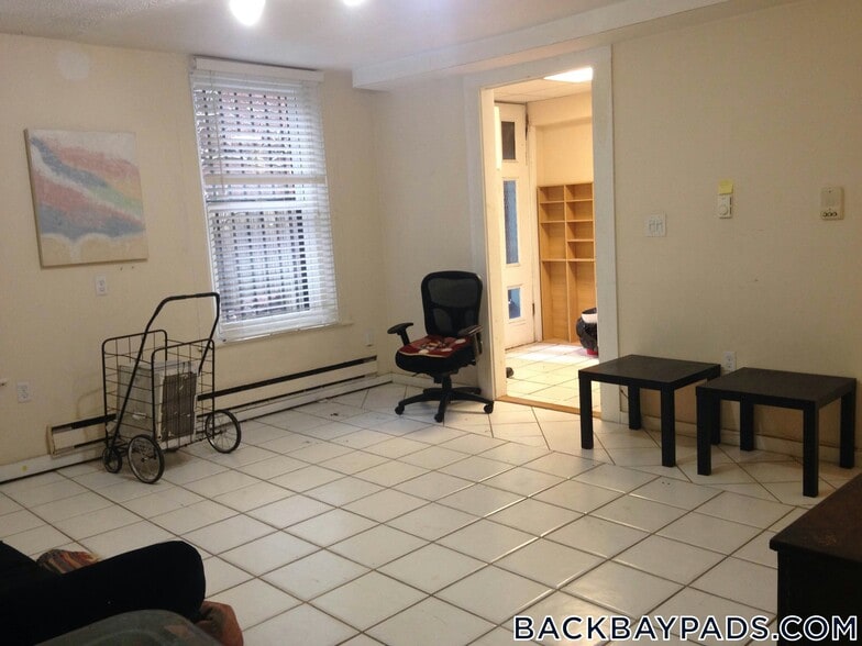 Building Photo - 429 Marlborough St