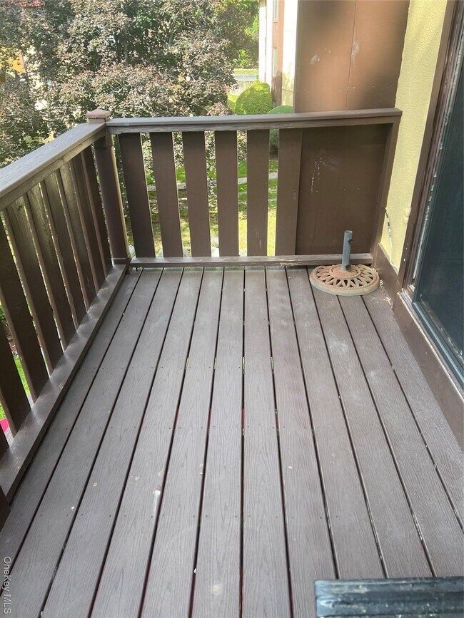 Building Photo - 2 Granada Crescent