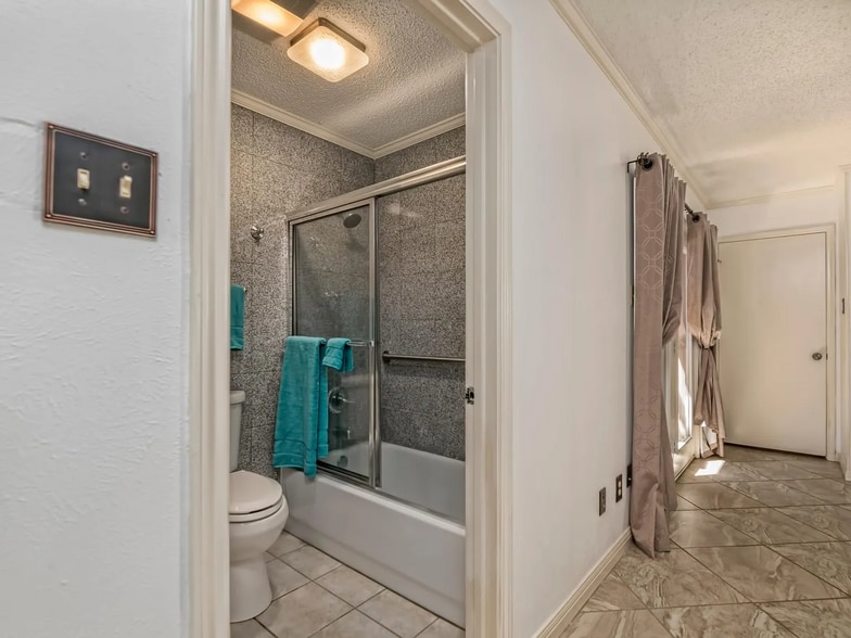 main bathroom - 3708 Windmill Hill St