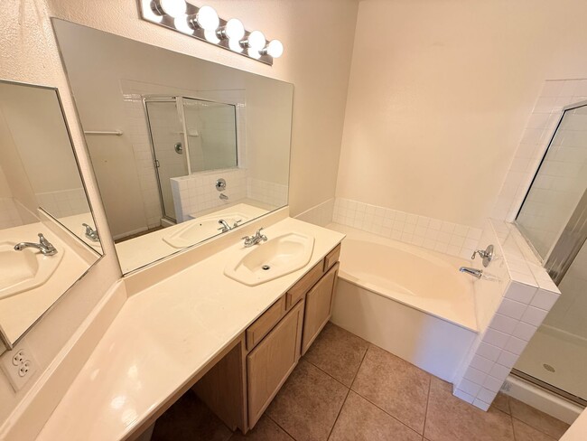 Building Photo - 2050 W Warm Springs Rd