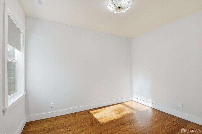 Building Photo - 526 Silver Ave