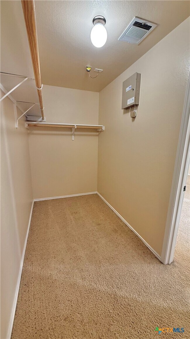 Building Photo - 2006 Griffin Dr