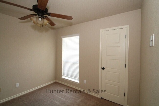 Building Photo - Amazing Four-Bedroom!