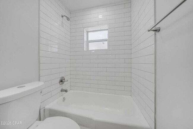 Building Photo - 3904 Ocean View Dr