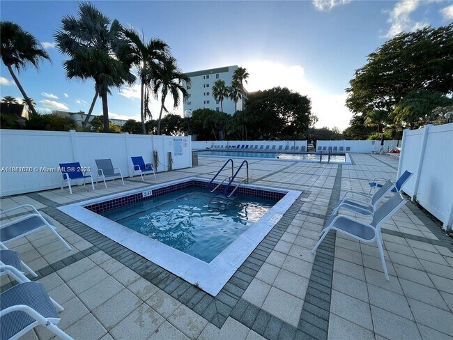 Building Photo - 2230 N Cypress Bend Dr