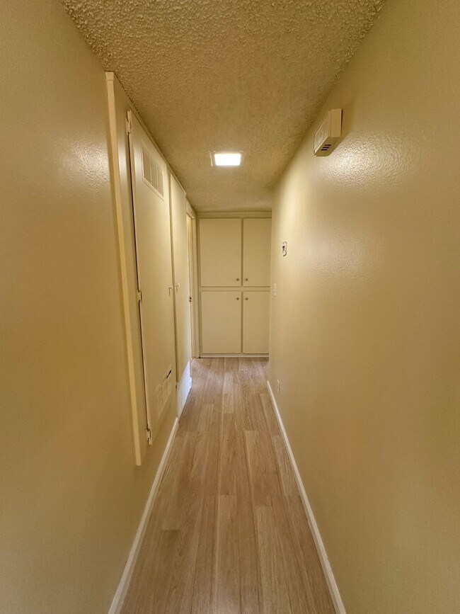 Building Photo - 1423 Edgewood Dr