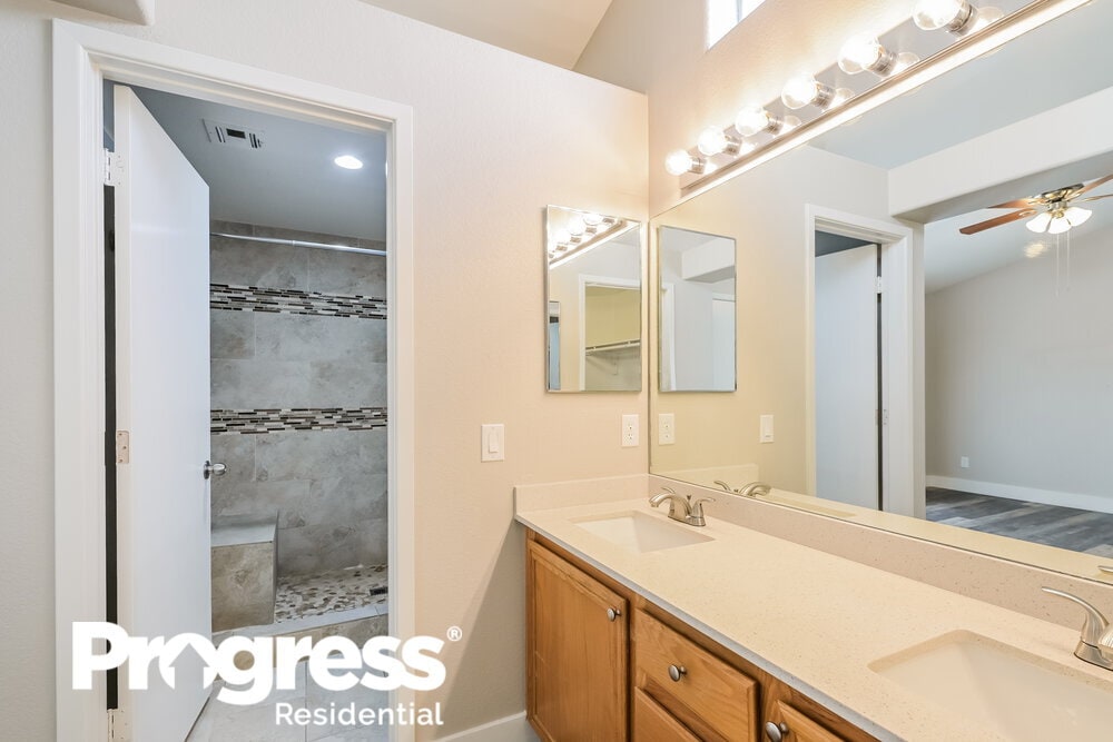 Building Photo - 827 Golden Plata Ct