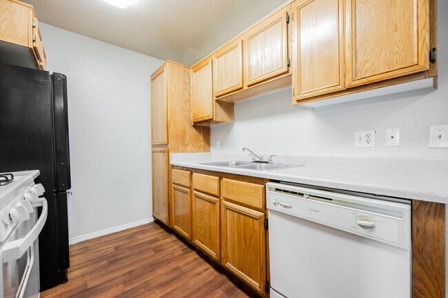 Building Photo - Like-New 2BR/2BA Condo in Gated Manzanita Community – Vaulted Ceilings & Fireplace!