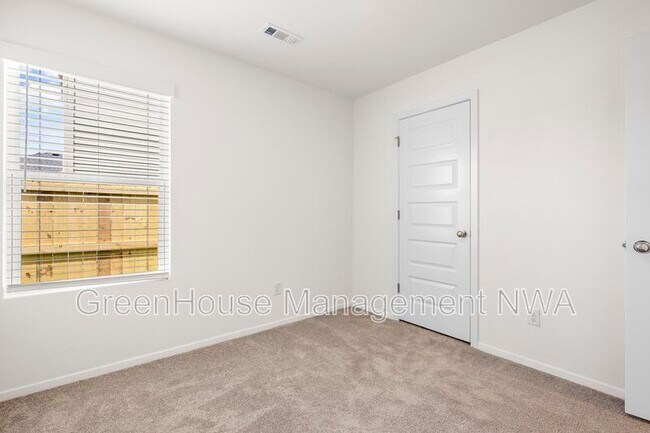 Building Photo - 2637 E Gila Wy