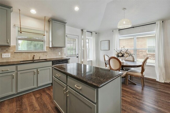 Building Photo - 1115 Petroglyph Trail