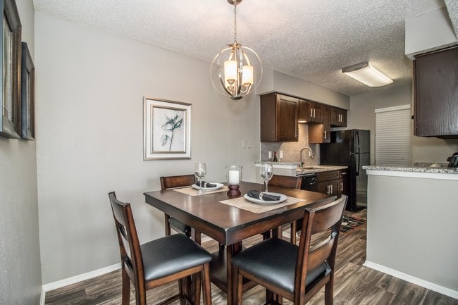 Dining Area - STATION 121 at Town Center Apartments