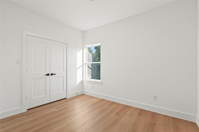 Building Photo - 3523 S Harwood St