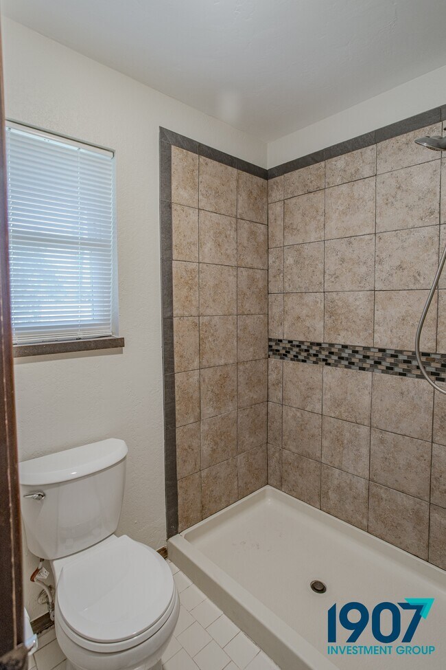 Building Photo - 1433 SW 93rd St