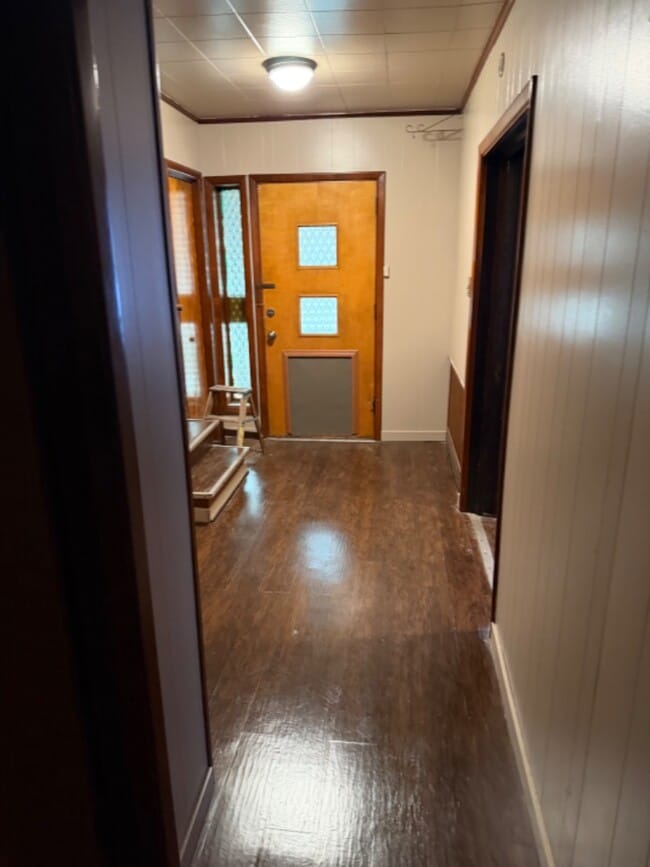 Building Photo - 544 Center St