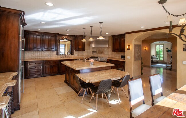 Building Photo - 3501 Caribeth Dr