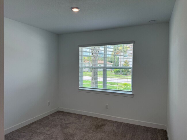 Building Photo - 5 Bedroom 4 Bath W/Office & 3-Car Garage (...