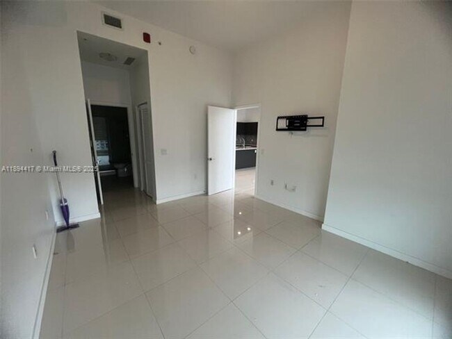 Building Photo - 7661 NW 107th Ave