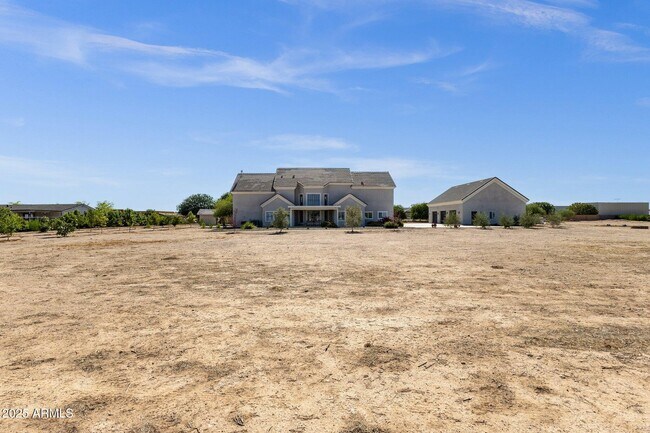 Building Photo - 856 W Quail Cir