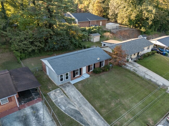 Building Photo - 2194 Baywood Dr SE