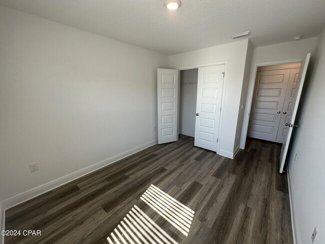 Building Photo - 488 Melrose Wy