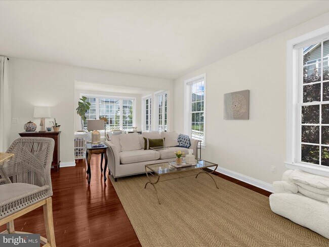Building Photo - 8512 Pine Springs Dr