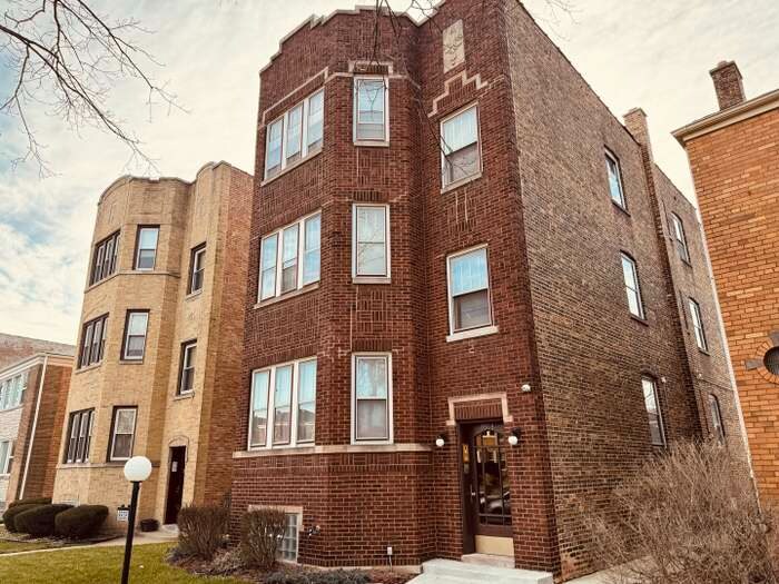 Primary Photo - 8808 S Blackstone Ave