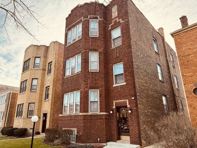 Building Photo - 8808 S Blackstone Ave