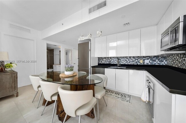 Building Photo - 92 SW 3rd St