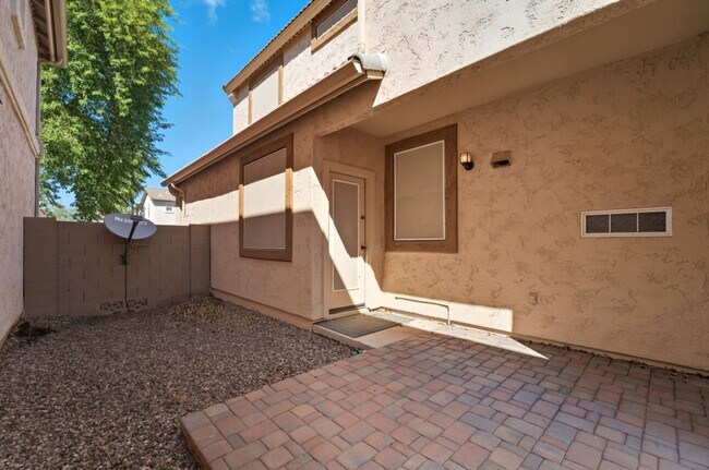 Building Photo - Stunning 3-bedroom, 2.5-bathroom home in t...