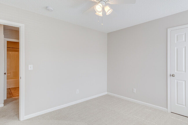 Building Photo - 2112 Echo Glen Ln