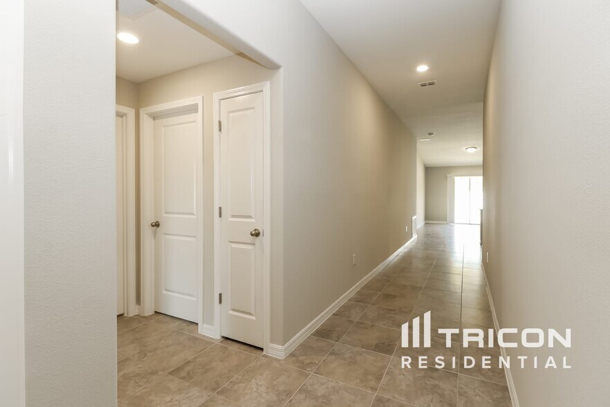 Building Photo - 1732 Broad Winged Hawk Dr