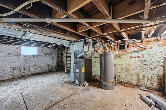 Building Photo - Cozy 3BR with Covered Front Porch