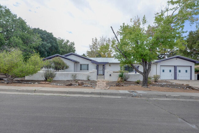 Building Photo - 3334 Linda Vista Ave SE
