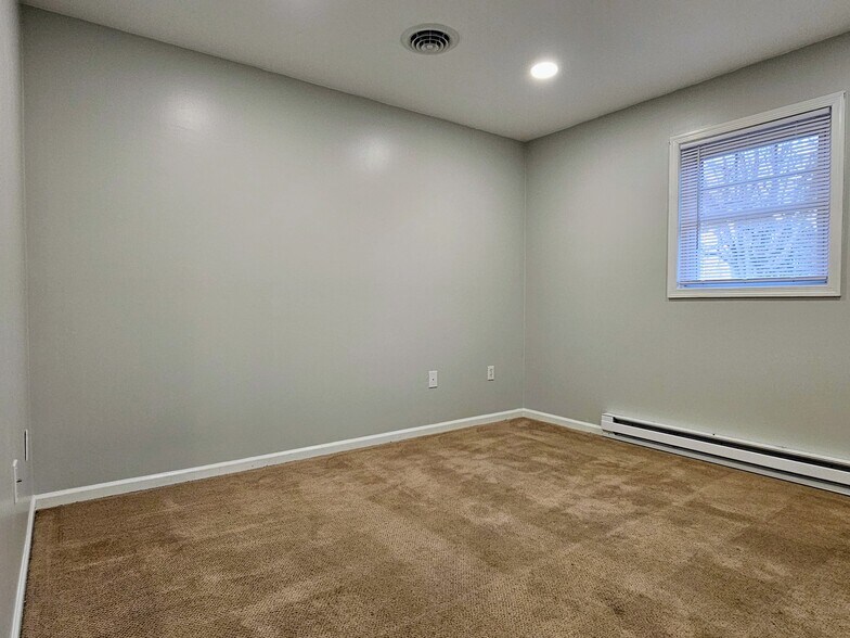 Building Photo - 55 Buchland Rd