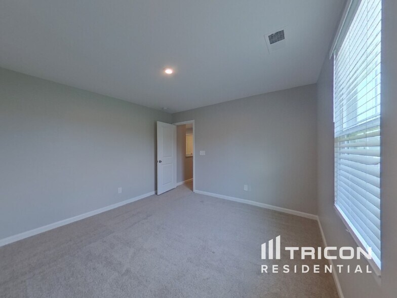 Building Photo - 1413 Kobuk Vly Ct