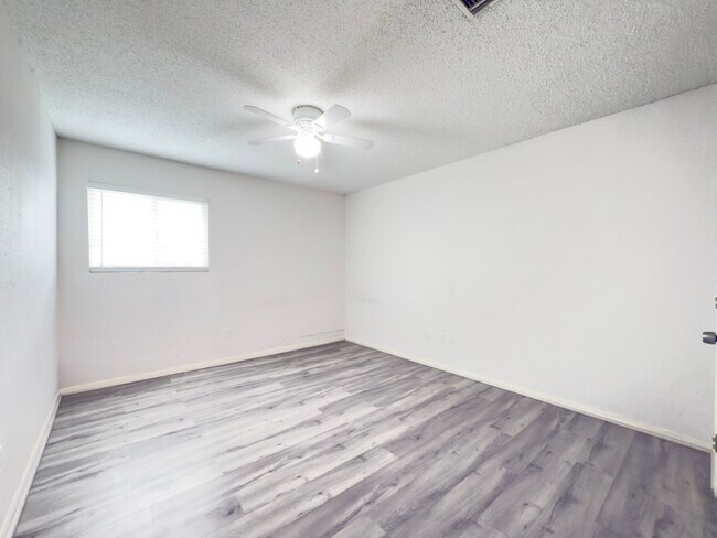 Building Photo - 6506 Briar Glade Dr