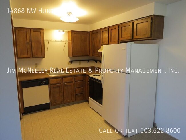 Building Photo - Low Maintenance 2 Bedroom Duplex