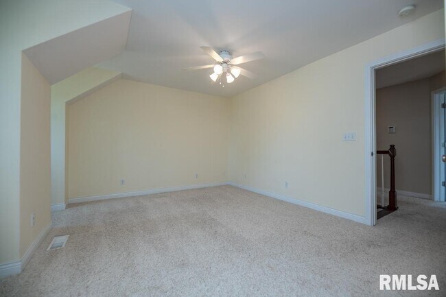 Building Photo - 5126 N Kickapoo-Edwards Rd