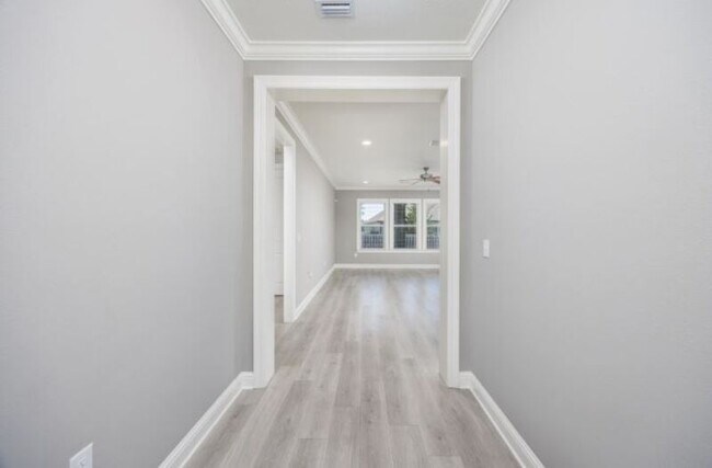 Building Photo - 77 Perimeter Pl