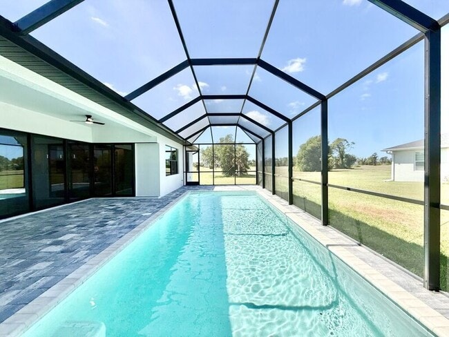 Building Photo - 20 Coxswain Dr